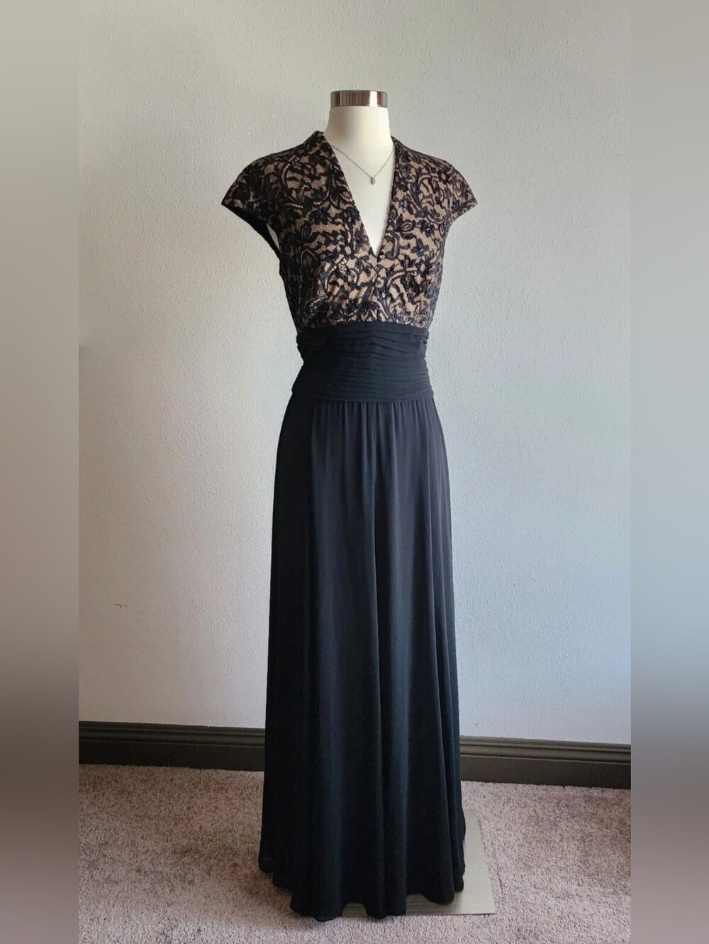 T Tadashi Lace And Tulle Evening Gown Maxi Dress Beaded Ruched Size 6